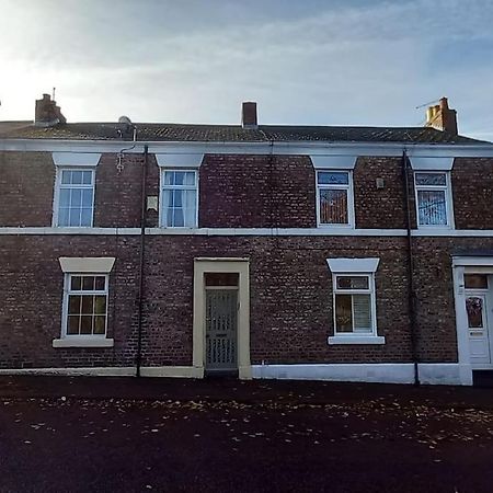 Peaceful Home From Home - Spacious 3 Bedroom House Accommodating 7 - Ideal For Families And Workers غيتْسْهيد المظهر الخارجي الصورة